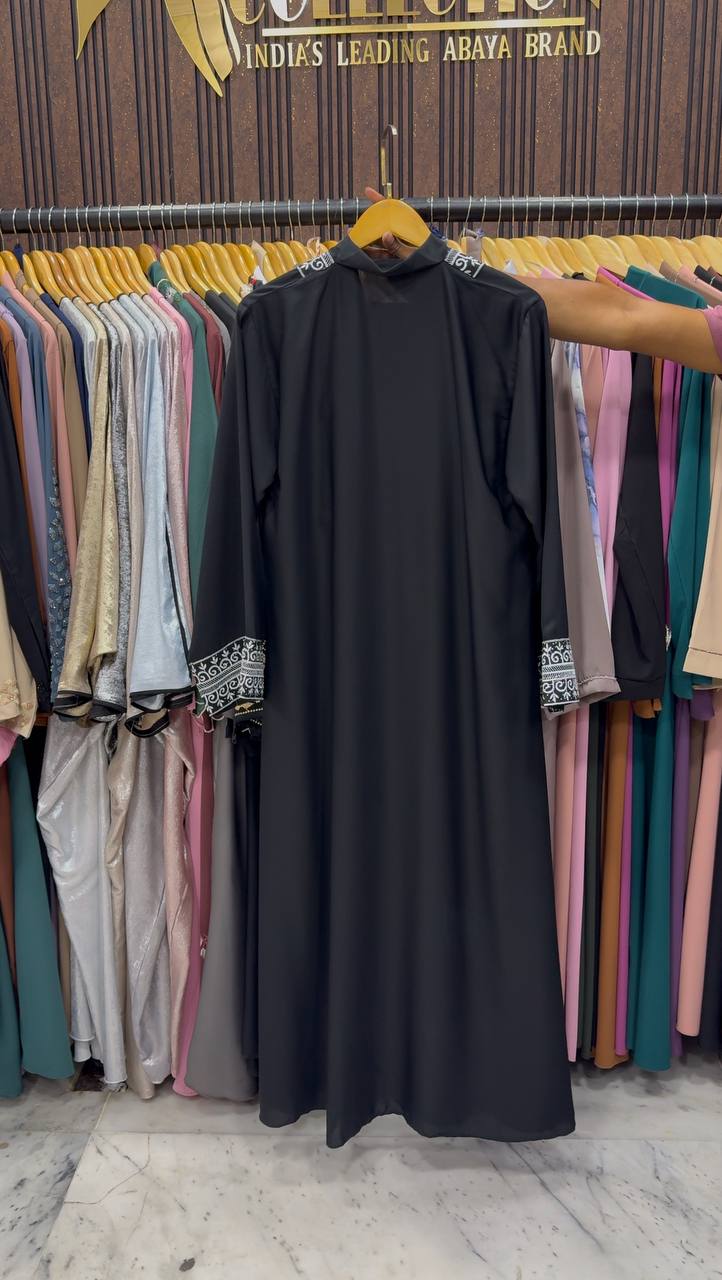 EMIRA EMBROIDERED ABAYA | BLACK