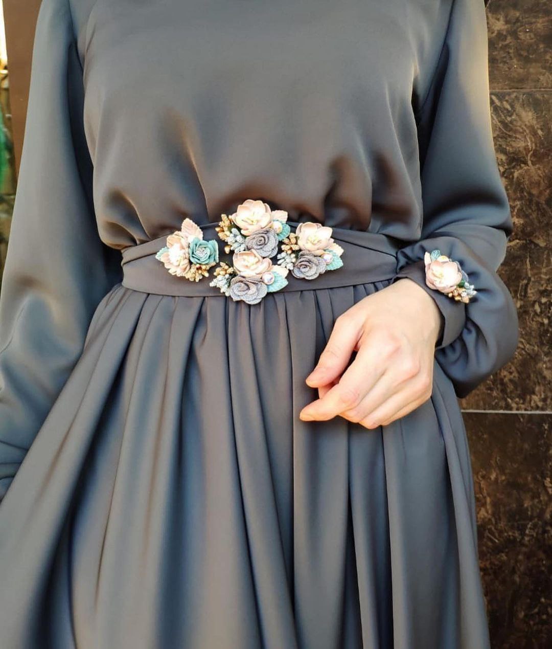 ALAYA CLASSIC BROACH ABAYA | GRAY