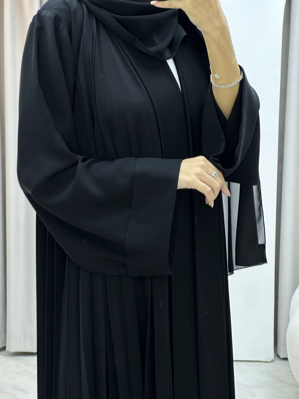 LIYANA FULLY CLOSED ABAYA | BLACK