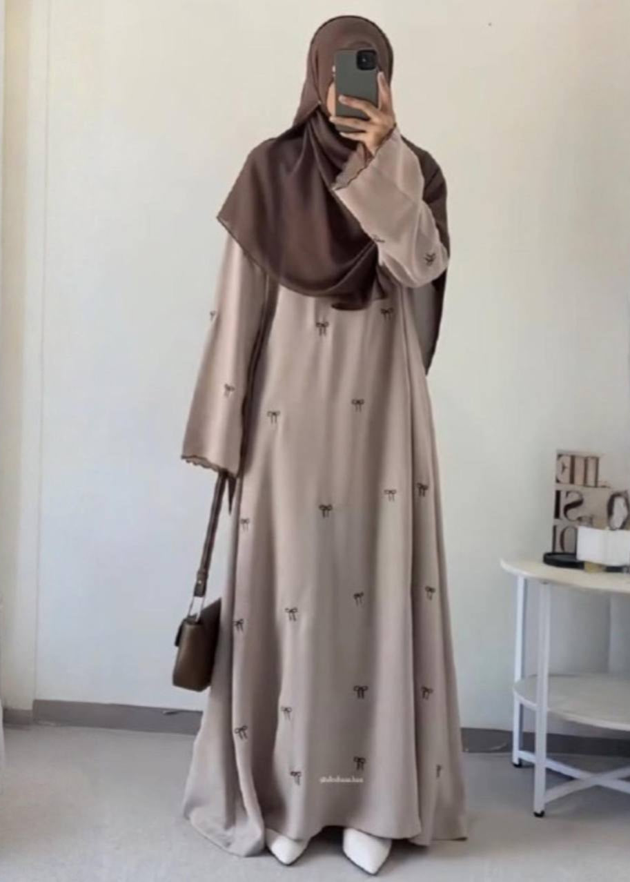 ZARQA BOW EMBROIDERY ABAYA | NUDE