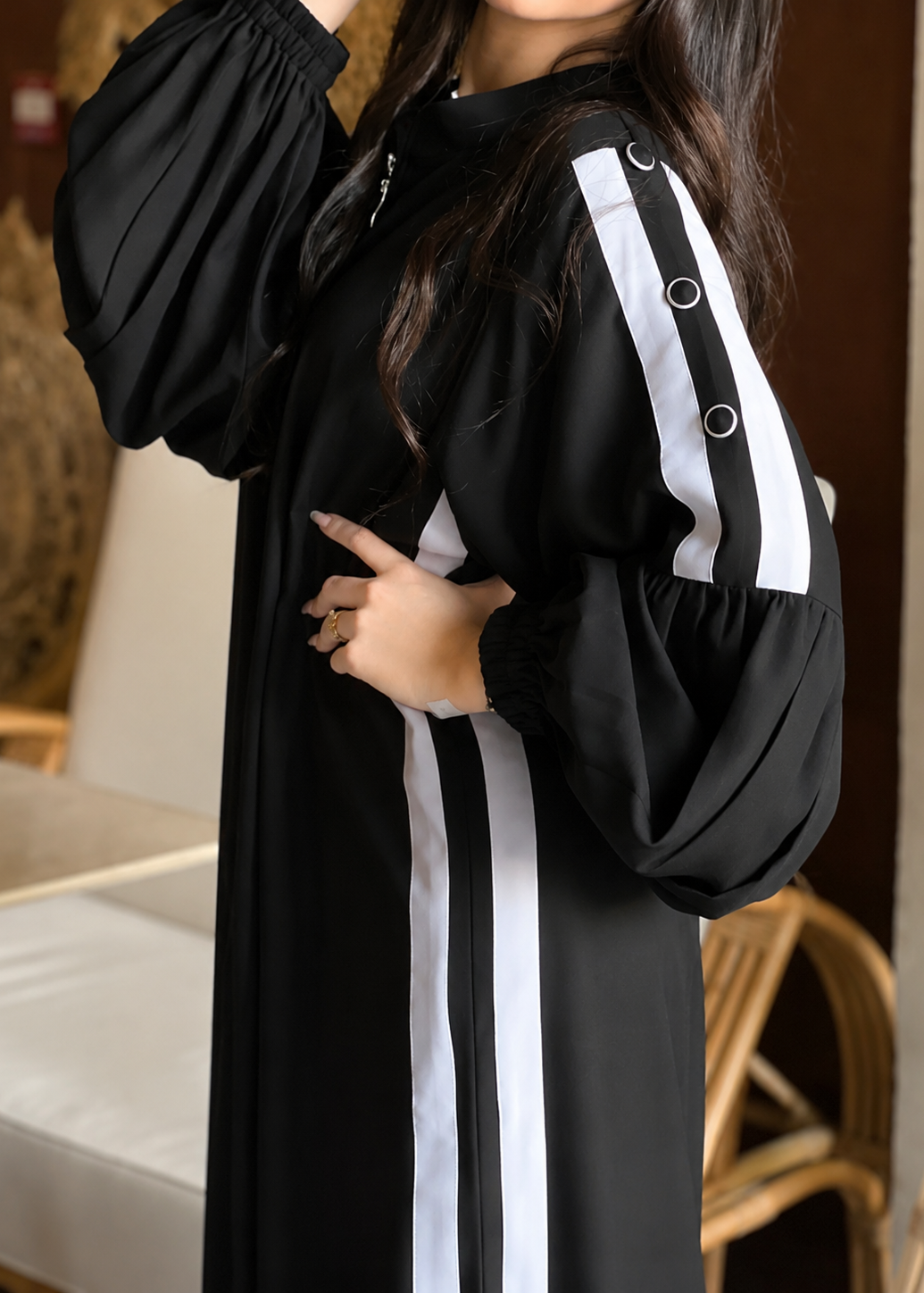 UROOJ WHITE STRIPS ZIPPER ABAYA