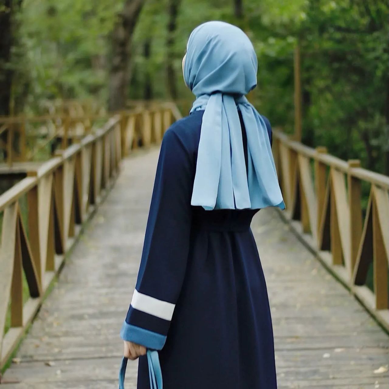 Haima Front Open Sleeve Contact Abaya ( BLUE )